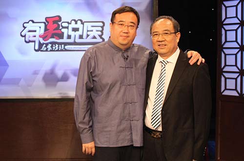 郑州痛风风湿病医院王怀庆主任和那威合影留念.jpg 郑州痛风风湿病医院王怀庆主任和那威合影留念.jpg