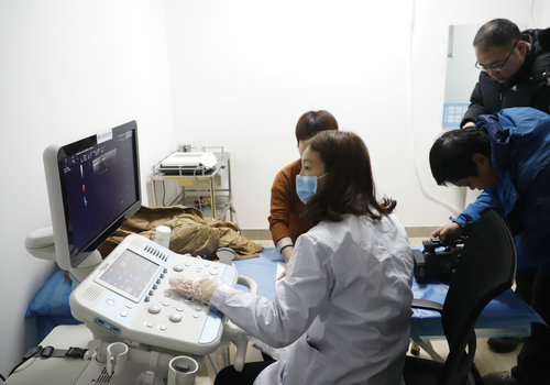肌骨超声临床检查实况 郑州痛风风湿病医院2018“肌骨超声 识破天惊”肌骨超声发布会成功举办