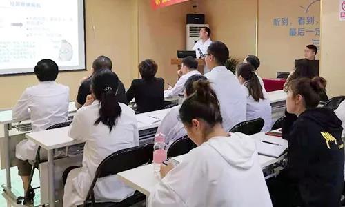 我院举办京广豫三甲医院专家痛风、类风湿疑难病例学术交流会议 我院举办京广豫三甲医院专家痛风、类风湿疑难病例学术交流会议