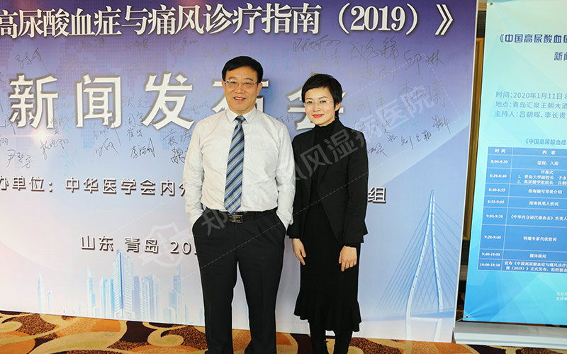 图:李长贵教授与高尿酸血症及痛风管理中心郑州痛风风湿病医院分中心、郑州痛风风湿病医院门诊主任徐学成合影 图:李长贵教授与高尿酸血症及痛风管理中心郑州痛风风湿病医院分中心、郑州痛风风湿病医院门诊主任徐学成合影